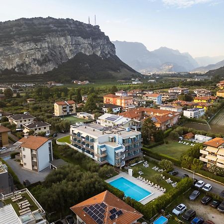 Hotel Holiday Sport & Relax Torbole Sul Garda Esterno foto