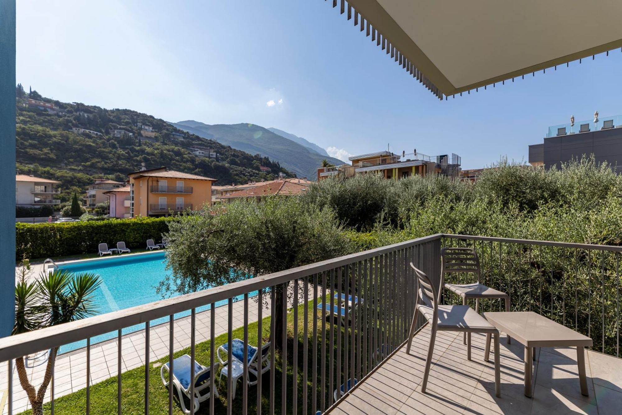 Hotel Holiday Sport & Relax Torbole Sul Garda Esterno foto