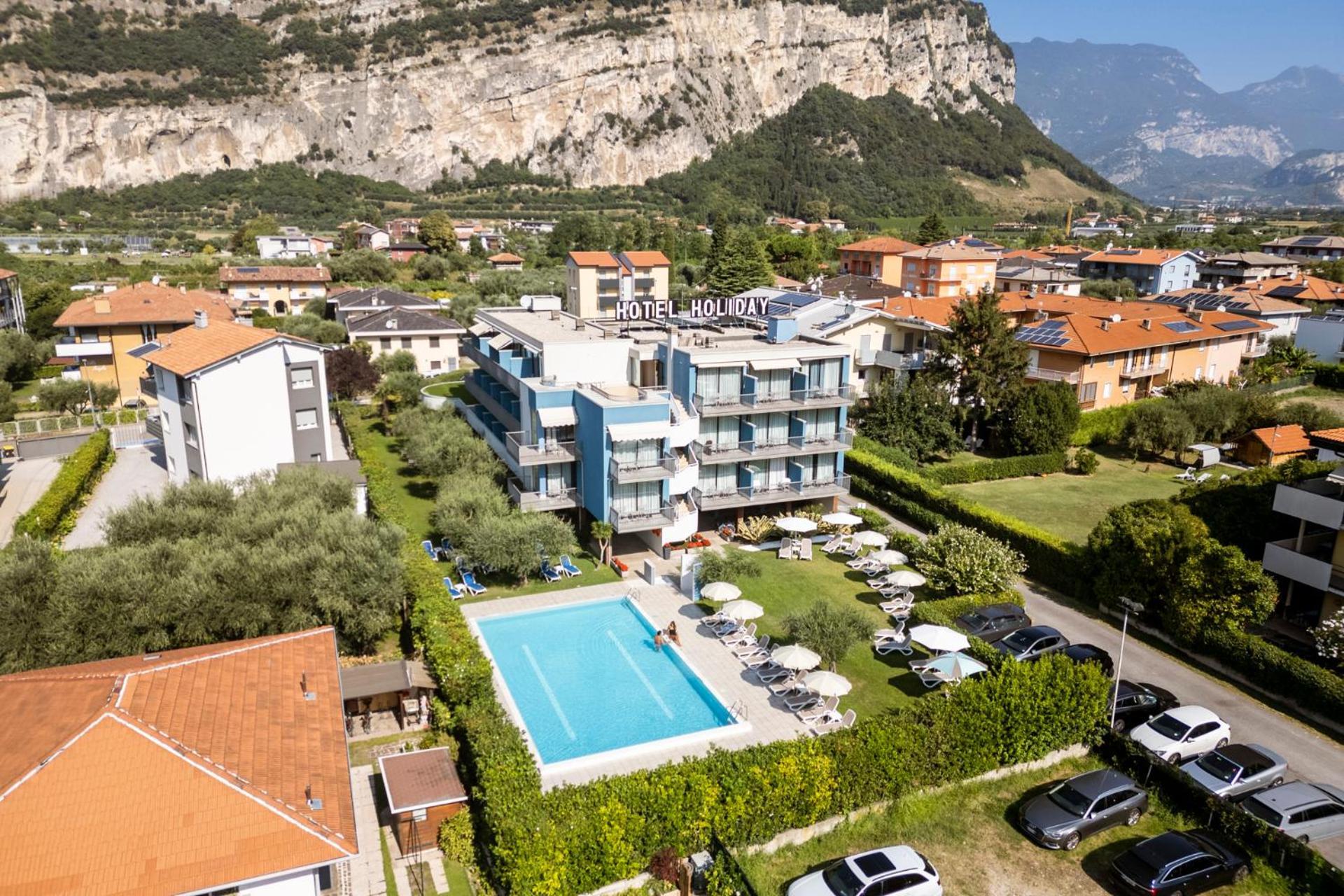 Hotel Holiday Sport & Relax Torbole Sul Garda Esterno foto