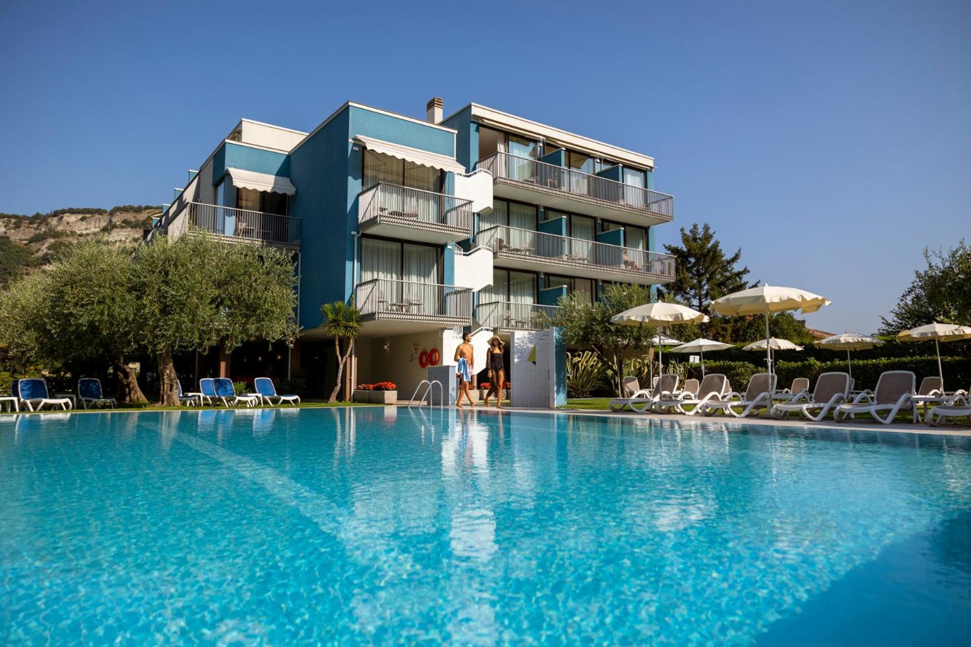 Hotel Holiday Sport & Relax Torbole Sul Garda Esterno foto