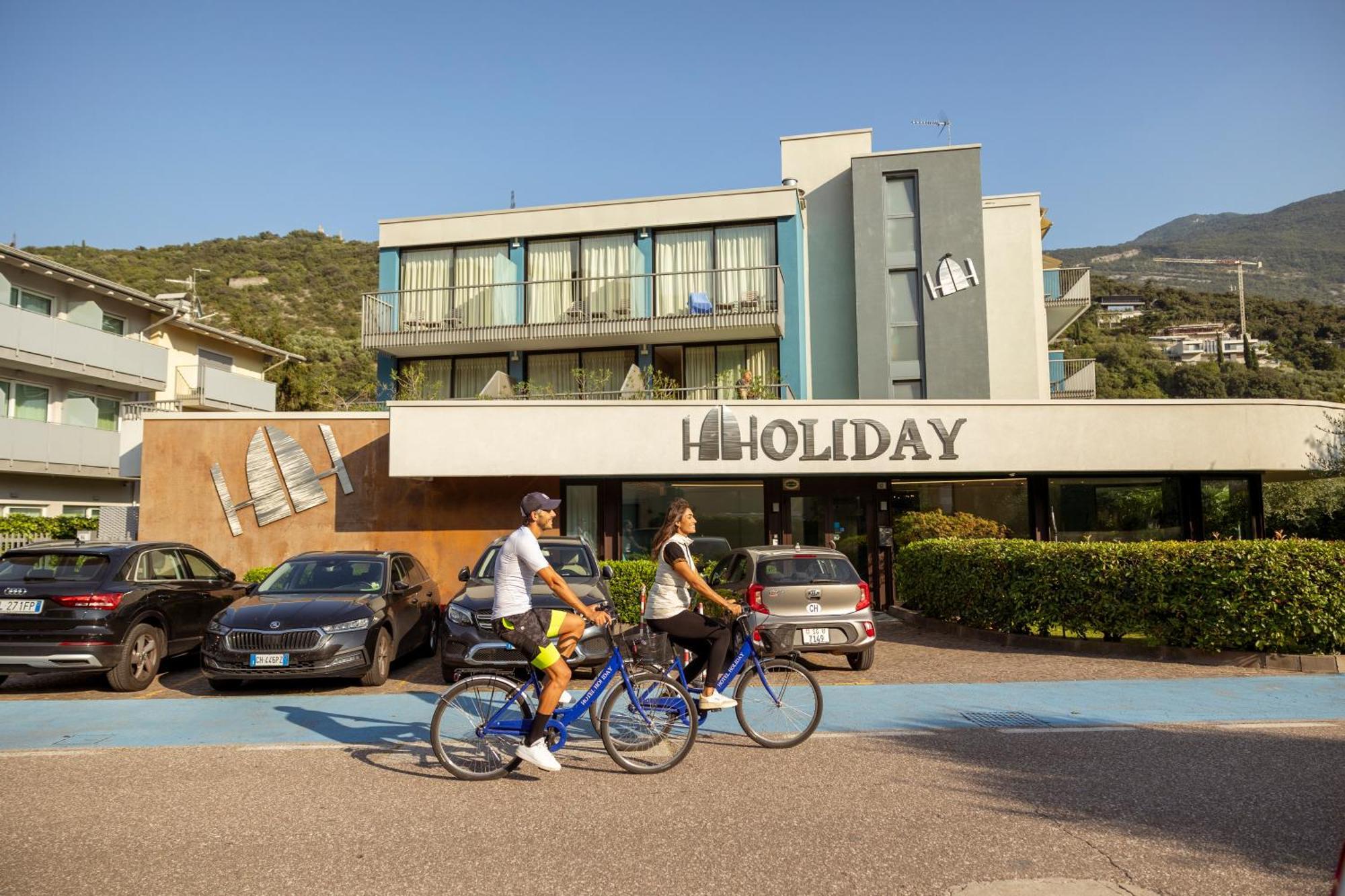 Hotel Holiday Sport & Relax Torbole Sul Garda Esterno foto