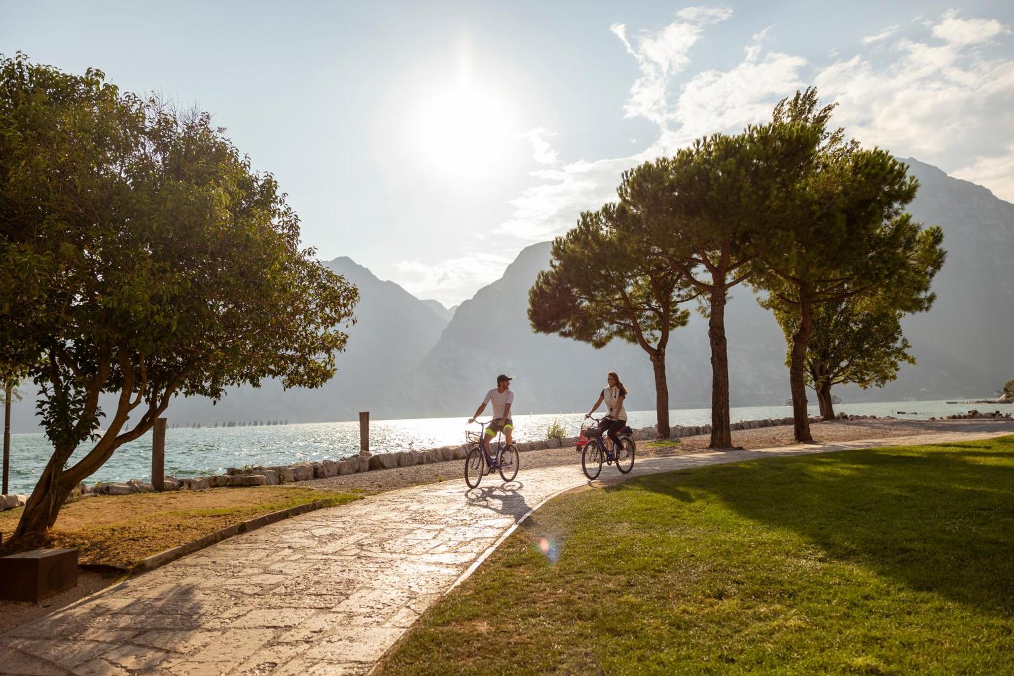 Hotel Holiday Sport & Relax Torbole Sul Garda Esterno foto