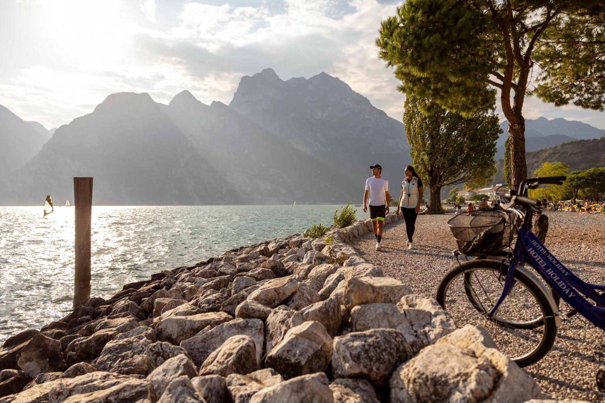 Hotel Holiday Sport & Relax Torbole Sul Garda Esterno foto