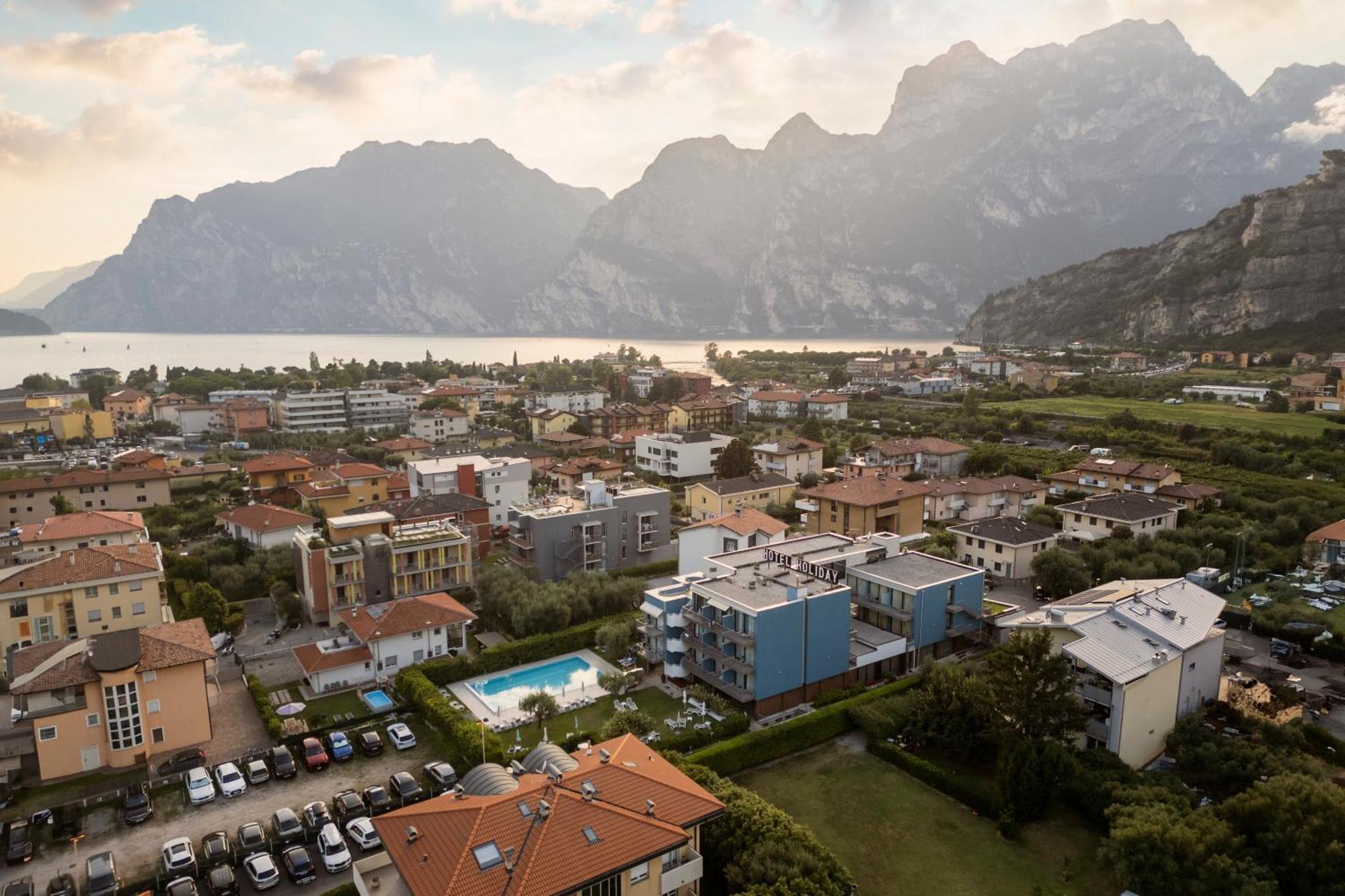 Hotel Holiday Sport & Relax Torbole Sul Garda Esterno foto