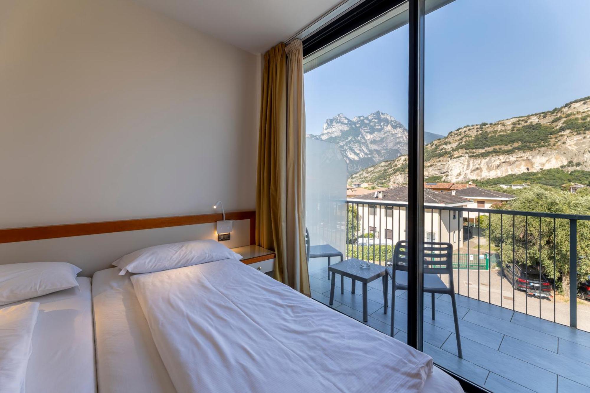 Hotel Holiday Sport & Relax Torbole Sul Garda Esterno foto