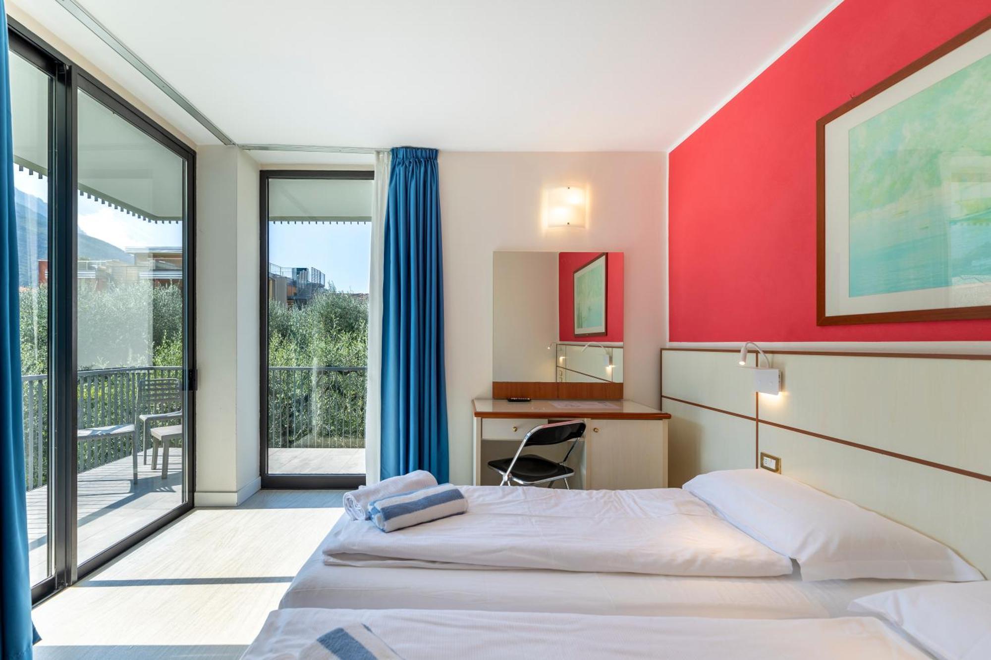 Hotel Holiday Sport & Relax Torbole Sul Garda Esterno foto