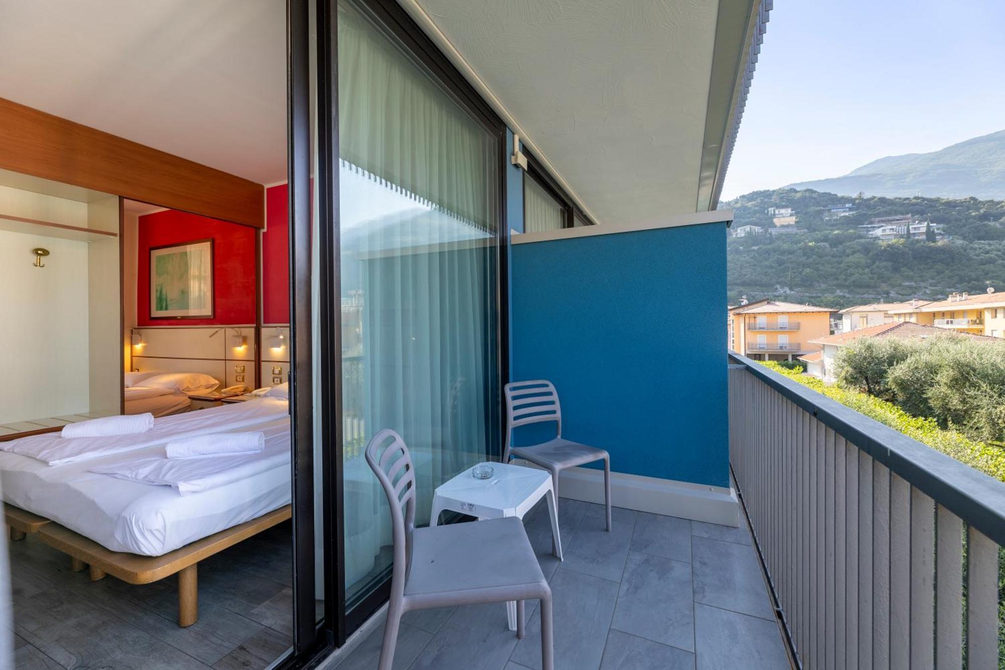 Hotel Holiday Sport & Relax Torbole Sul Garda Esterno foto