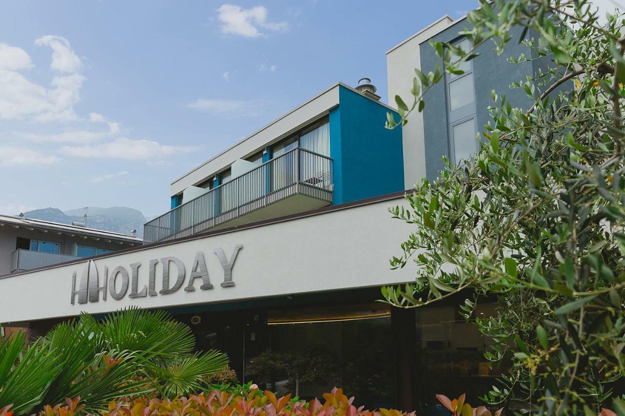 Hotel Holiday Sport & Relax Torbole Sul Garda Esterno foto